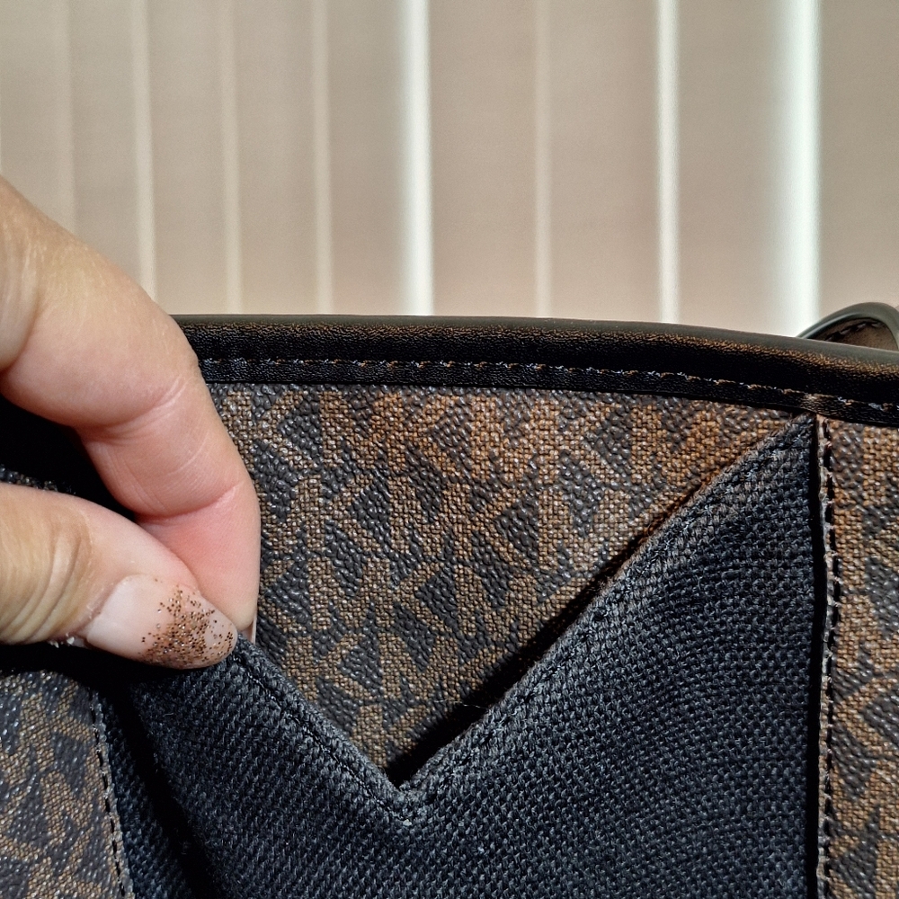 CLEAN Michel Kors Eva Large Tote - Picture 13 of 15